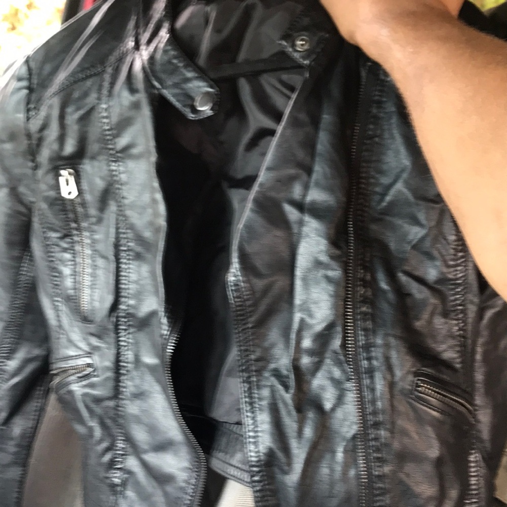 Selling a short leather jacket from the popular forever 21 brand